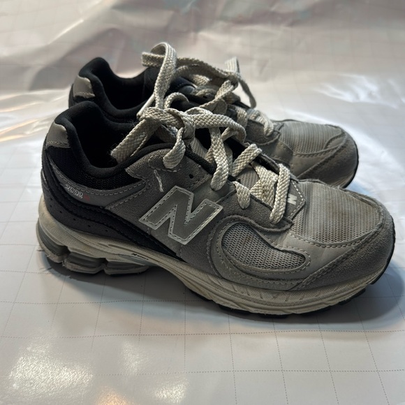 New Balance Kids 2002R  Sneakers - Picture 1 of 6